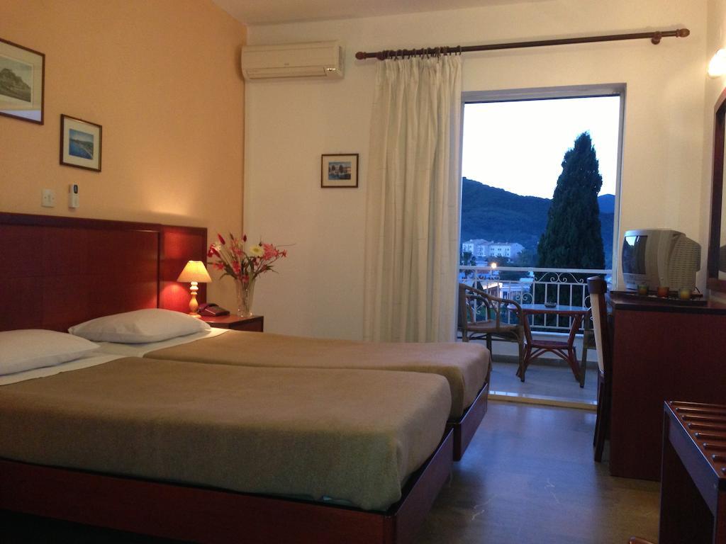 Three Stars Beach Hotel Мораитика Номер фото